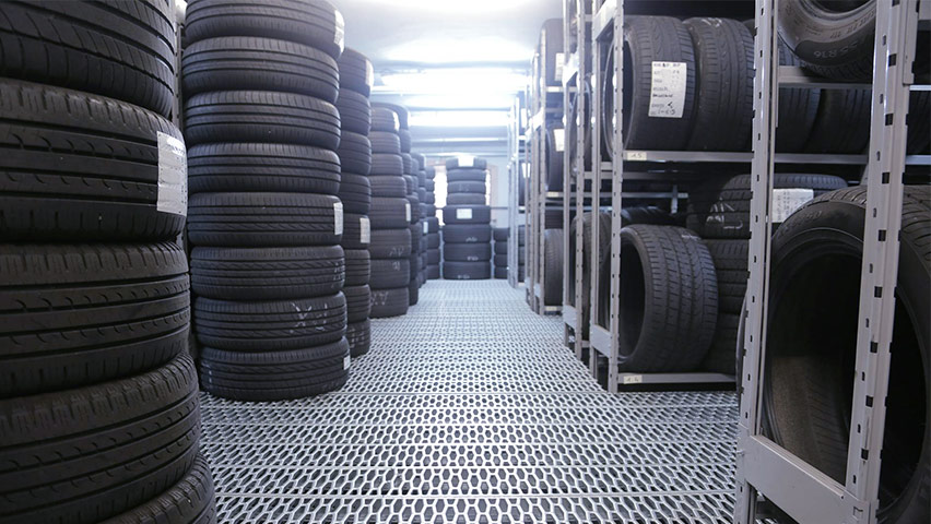 Tire Curing Labels Application