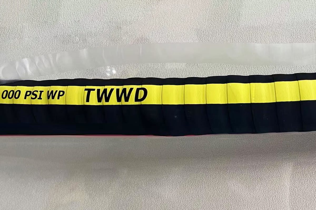Peel test of yellow black layline transfer tape on hydraulic hose